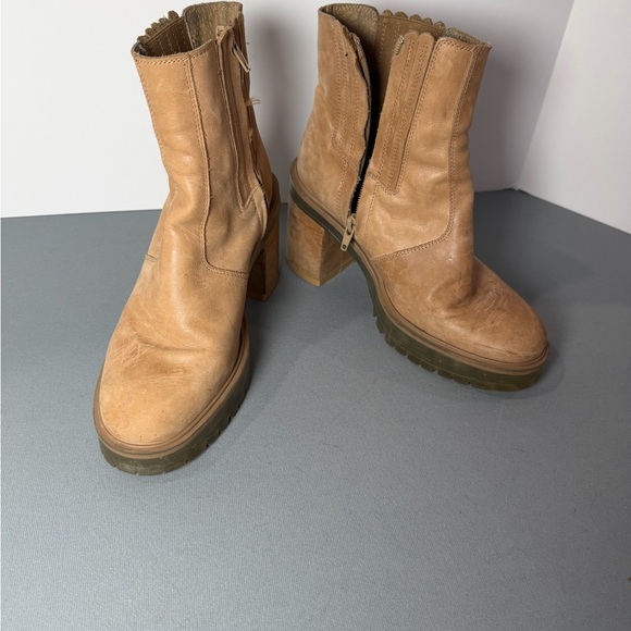 Free People Shoes - Free People Tan Heeled Boots